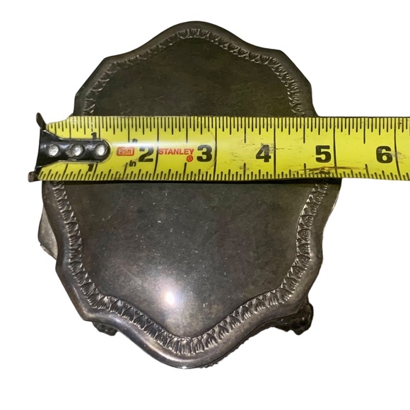 🚩SOLD🚩 Vintage Silver Plated Velvet Lined Repousse Box Lion Head Mounted Feet - Picture 8 of 15